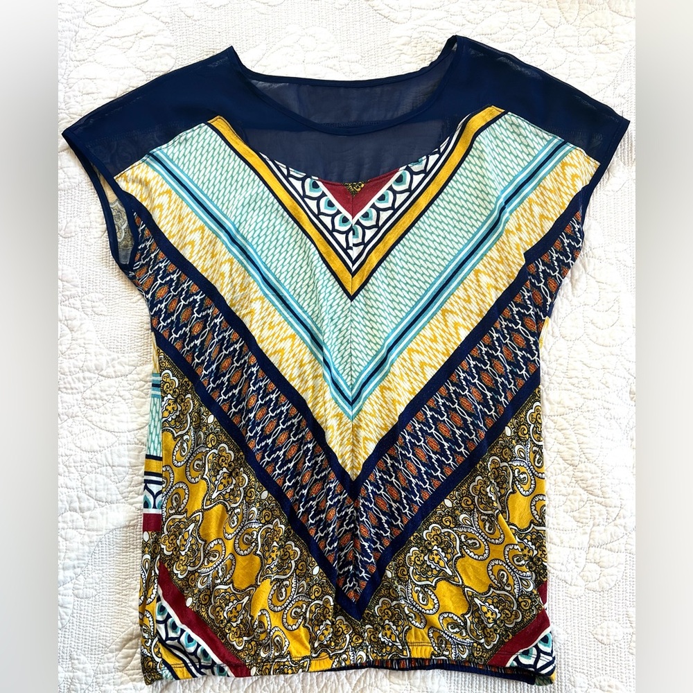 American Rag Womens top Size Medium, Mutli Colored. Great Condjtion
